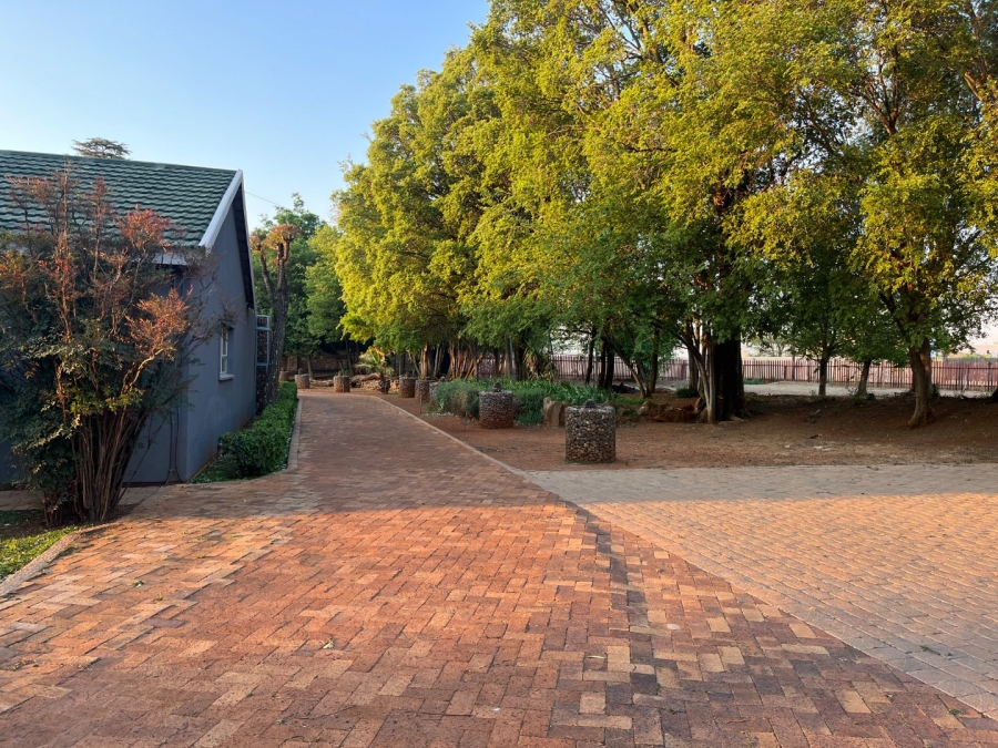 5 Bedroom Property for Sale in Van Der Hoff Park North West